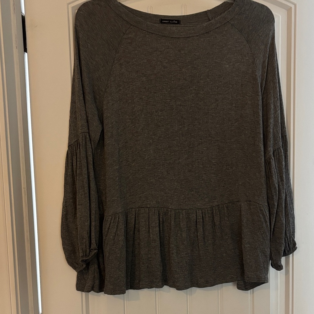 Chris & Carol Charcoal Gray Peplum Sweatshirt